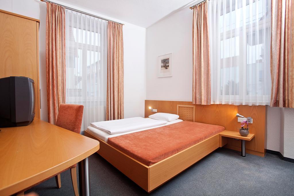 Hotel Gruenshof Walldorf  Ngoại thất bức ảnh